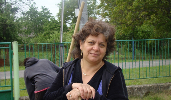 Výsadba stromčekov pri KD