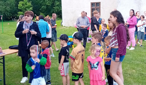 Deň detí 2024 Dňa 02.06.2024 sa uskutočnila akcia Deň detí v našej obci v areáli Senianskeho kaštieľa s rôznymi súťažami a atrakciami pre deti. Týmto sa chceme poďakovať všetkým , ktorí prišli a v neposlednom rade dobrovoľníkom a spoluorganizátorom.